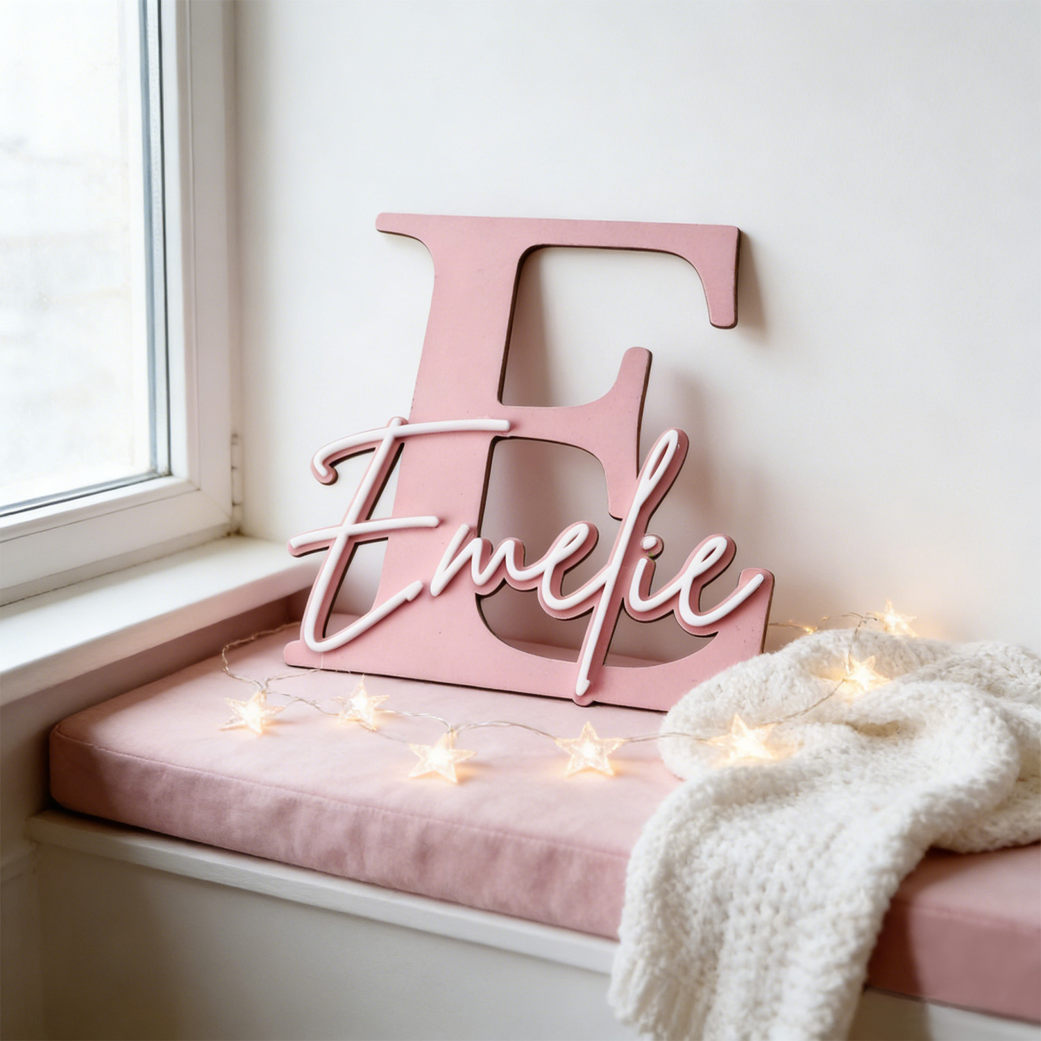 Home Decor Names - 1個入り 二層構造木製名札飾り板、内容カスタマイズ可能、家の装飾、子供部屋の装飾、ホリデーギフト