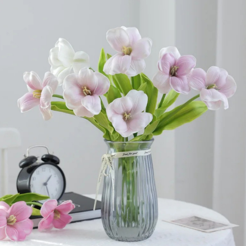 Home Decor Tulip - 12本の開花チューリップ造花、ホームリビングルームのテーブル装飾、チューリップフラワーブライダルブーケ、結婚式パーティー用
