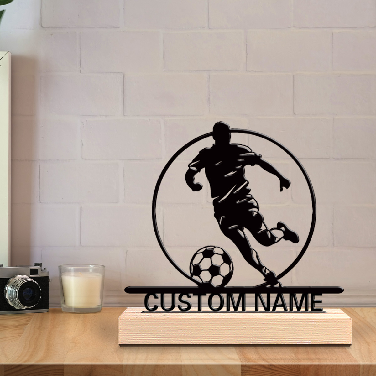 カスタムサッカー選手メタル像（名前入り）、木製台座付きテーブ - Home Decor Names のレビューと価格